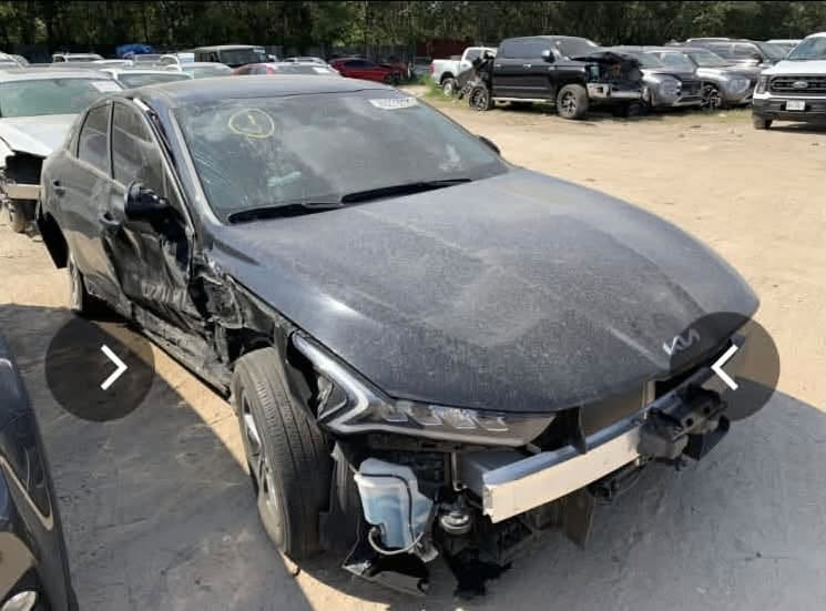 بيع مستعجل
K5 موديل ٢٠٢٣ (بدون رقم) وارد امريكي
(LT2) مكينة ١٦٠٠ تيربو
حادثها جاملغ وباب ومبدلات بجمها كبس
التصليح فقط بالدوسة والباب الخلفي
مواصفاتها معروفة ومبين كلشي بالصور قبل التصليح وبعده 
سعرها ١٣٨
المكان بغداد _ *********** وات ساب
