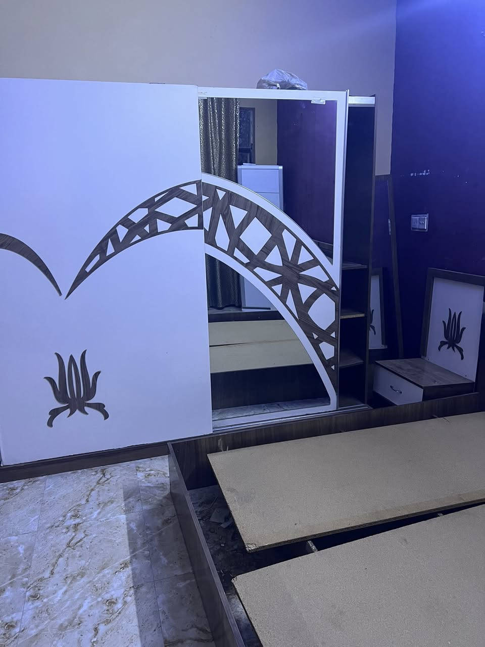 ‏عندنا غرفة للبيع متكاملة بها بعض النواقص شراي على هذا الرقم***********
