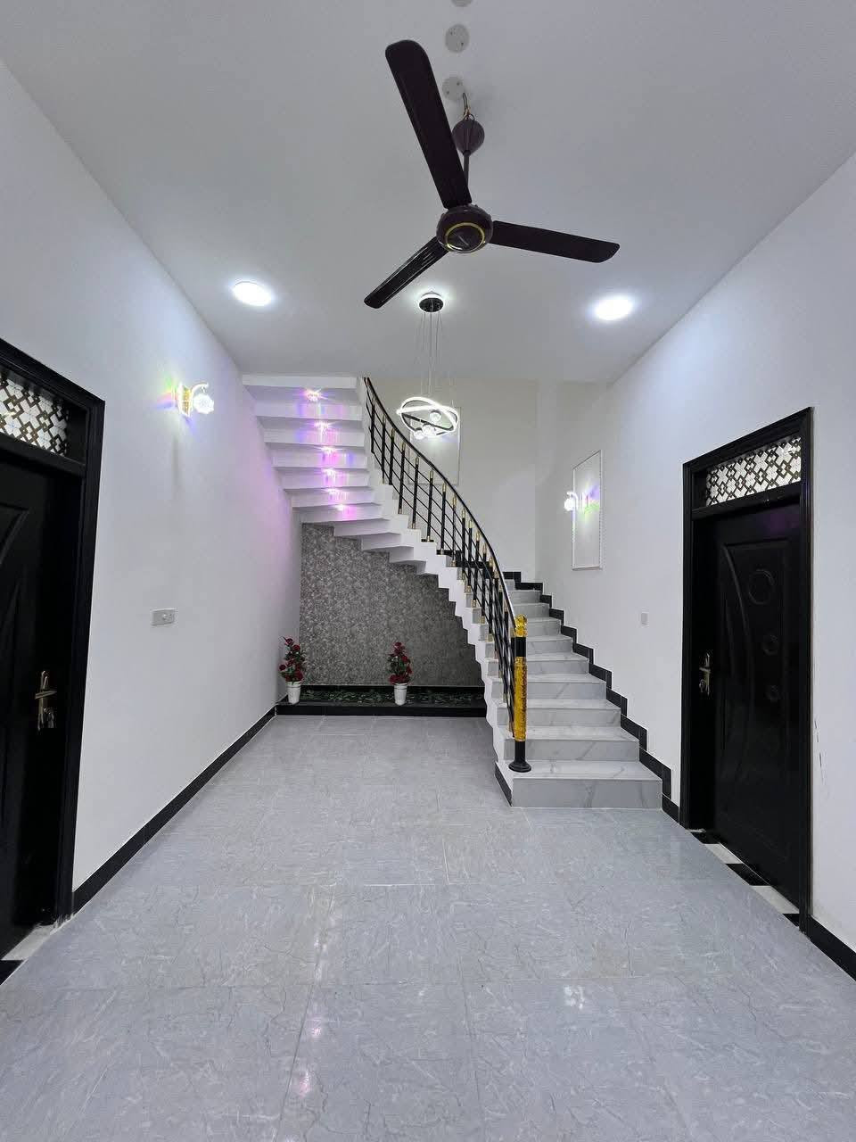 أسعد ألله أوقاتكم بكل خير 🔷
اللاستفسار📲***********

دار سكن للبيع بقمت روعه 🏭
المساحة 200 م
بناء حديث شقل درجه أولى👍
على شارع 10م تبليط 🛣
كافت لخدمات متوفره 

محتويات البيت ⬇️
1- كراج + حديقه
2- دوانيه
3- صاله
4- مطبخ
5- غرف منام عدد 2 
6- صحيات خارجي وداخلي

نوع العقار طابو زراعي
بأسم عراقي سند 25
الموقع راقي ⚡
البصره محوله الزهير
قريب على مركز لمدينه
يبعد عن سايدين سياحي 700م

كل هاذ جمال وترتيب
بسعر 122وبي مجال لشراي
اللاستفسار 📲***********
