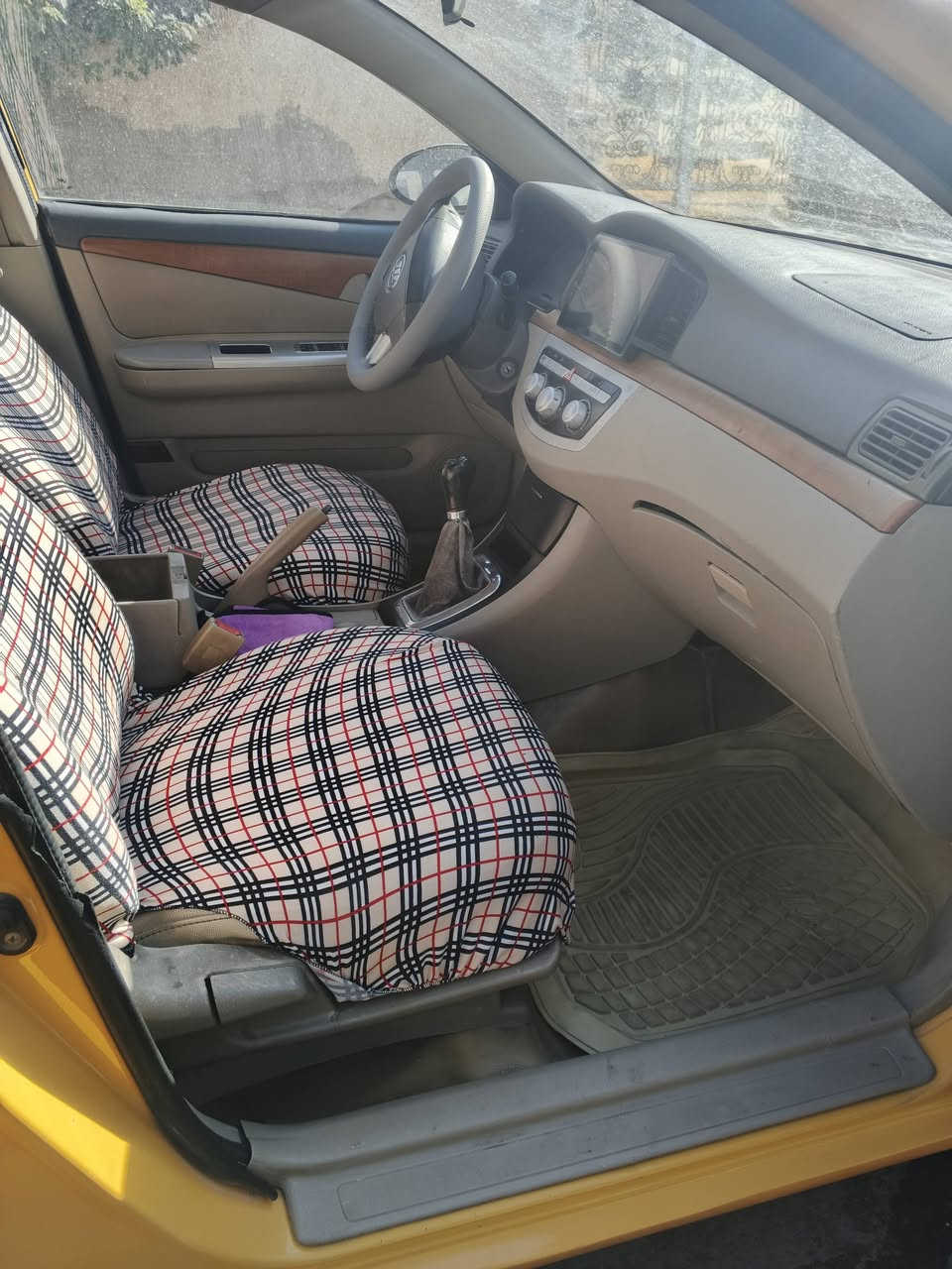 سلام عليكم خوان ليفان موديل 12 رقم انكليزي بسمي مكفوله من تبديل وضربه بيه شويه بل جاملغ امامي صبغ قليل مكاني الحسينيه راشديه *********** وبي وتساب سعر48
