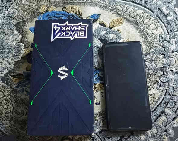 تلفون.ابلاك شارك4 مع الكارتون طافي السعر 150مكاني الشعلة رقم الموبايل ***********
