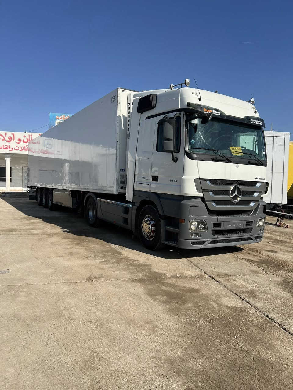 ‏السلام عليكم اقرأ التفاصيل واتصل 
اكتروس تريلا براد 2011 حجم 18.44
فول مواصفات بس بدون كاميرا وحساس ريتايدر 5 طقات 
ثلاجه تبريد دبل مناميه كاسحة زعانف براد شميتز موديل 2011
‏SL 200 طخم تايه وطخم ويل كب سياره حلوه و نظيفه سنوية باقي لها شهر يسقط رقم الهاتف قحطان معرض *********** كورك *********** اسيا معرض ابو قحطان واولاده العنوان موصل برطله سهل نينوى ❤️✅￼￼￼￼￼￼￼
