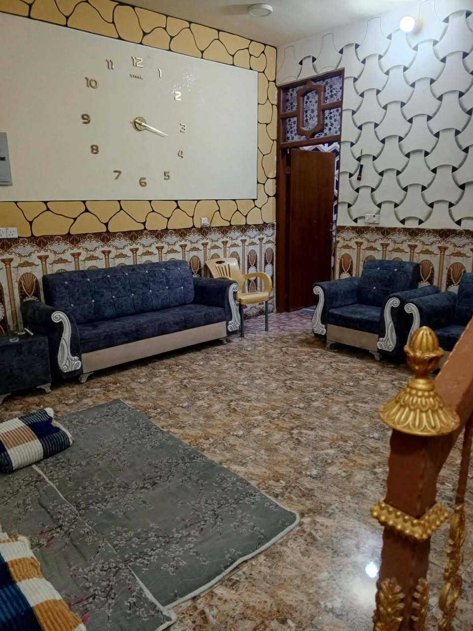 السلام عليكم
بيت للبيع زراعي المساحه ١٠٠ متر العنوان بالسده حي النصر الاول كاع بيت سهر قرب مولدة زياد على الشارع العريض البيت كلش نضيف تفاصيل البناء رباط ارضي بناء بلوك والسكف صب البيت طابقين يتكون الطابق الاول من غرفه + صاله كبيره + مطبخ + صحيات / الطابق الثاني غرفه + بيتونه السعر المطلوب ( 33 ) مليون وقابل لتفاوض الاستفسار اكثر / *********** // ***********

