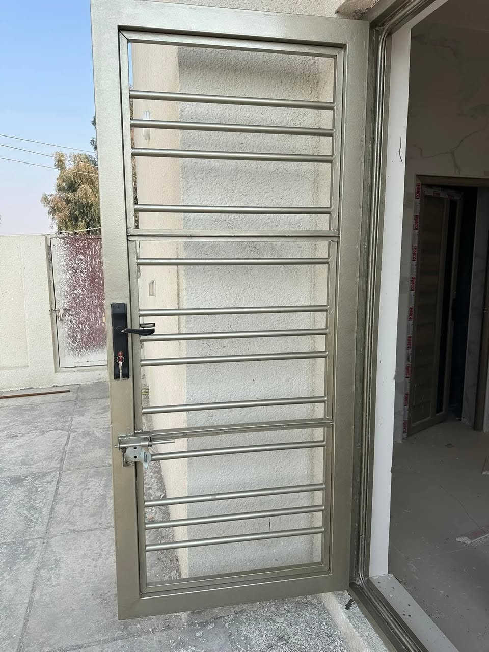صبغ وتنضيف وتصليح بيبان وشبابيك ومحجرات درجه اولى بسعار مناسبة الاتصال عل رقم *********** أو مراسلتي خاص وتدللون 🌷
