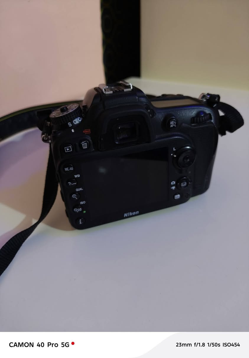 سلام عليكم كامره لبيع 7200نضيفه كلش مستخدمه قليل وياه عدسه 55/200 وياه ساحنه وياه رام 32  وياه احزام كتف هاذ رقمي *********** ولخاص مفتوح مكان ناصريه توصيل ما عندي
