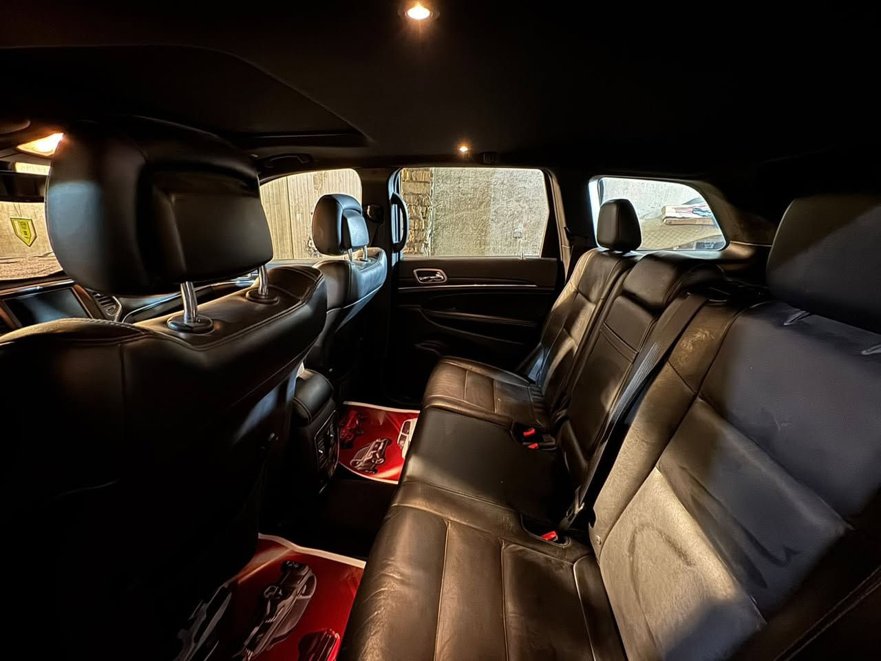 جيب گراند شيروكي موديل 2017 فئة Limited
السيارة وارد كندي - كلين تايتل بدون حادث مكفولة كفالة عامة
▪️محرك 3.6 
▪️گير 8 نمر
▪️كشنات جلد 
▪️كشنات كهرباء
▪️شاشة كبيرة
▪️كاميرا
▪️حساسات امامي خلفي
▪️تشغيل عن بعد
▪️فتحة سقف
▪️كشنات تدفئة
▪️ستيرن تدفئة
▪️السيارة فور ويل
▪️اشاير بالمري
السيارة جديدة بمعنى الكلمة ماشية 184 حقيقي 
السيارة رقم سليمانية وتحويل بنفس اليوم 
السيارة تفيد الجناي مو للبياع شراي
للاستفسار تواصل *********** متوفر واتساب
