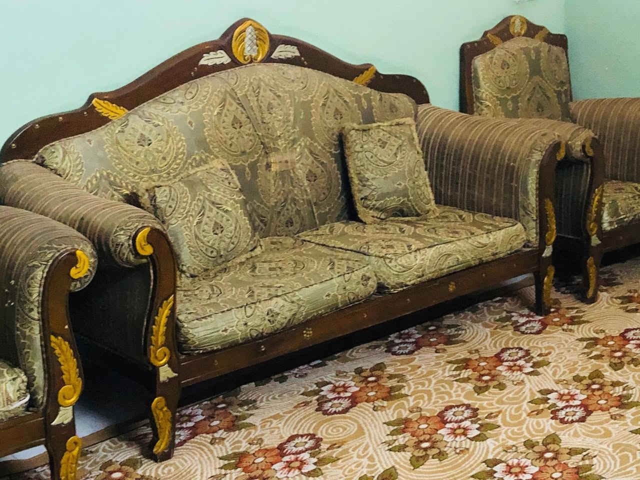 تخم ١٠ مقاعد 
نظيف بس وحدة بيها ضرر بسيط ..
النهروان شارع ٦٠
للاستفسار الاتصال ع ***********
#ادمن وافق هاي ثالث مرة انشر
