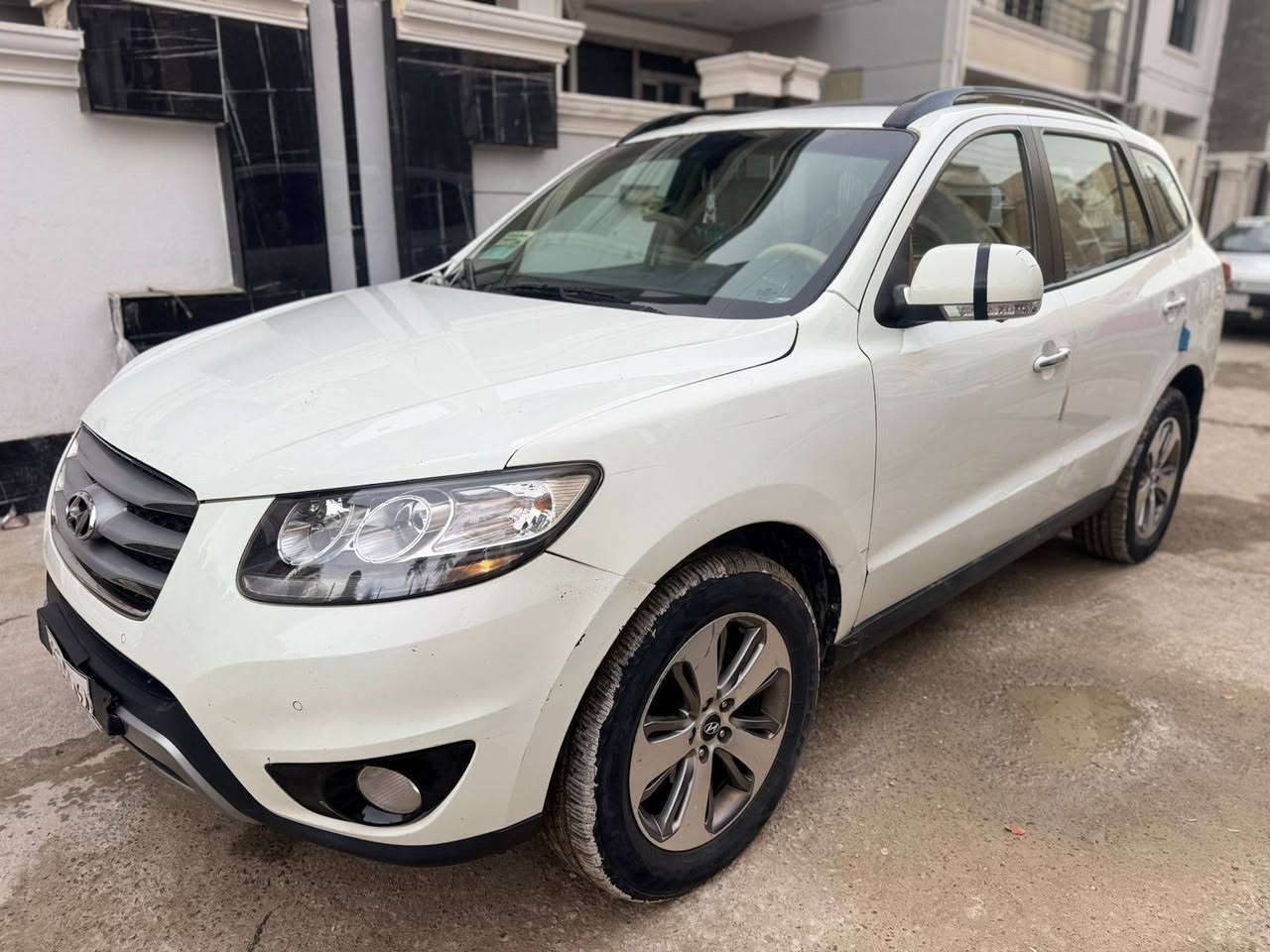 سلام عليكم
للبيع سيارة سنتافي 
موديل 2010 
مكينة كاز
بصمه 
كشنات تدفئه تبريد 
فتحه 
شاشة بلوتوث 
تبريد 3قطع 
حدادية مكينة جديد 
كصة جنطة 
سيارة نقل جثه 
رقم بغداد 
العنوان بغداد الدورة السعر 80💵
الرقم ***********
