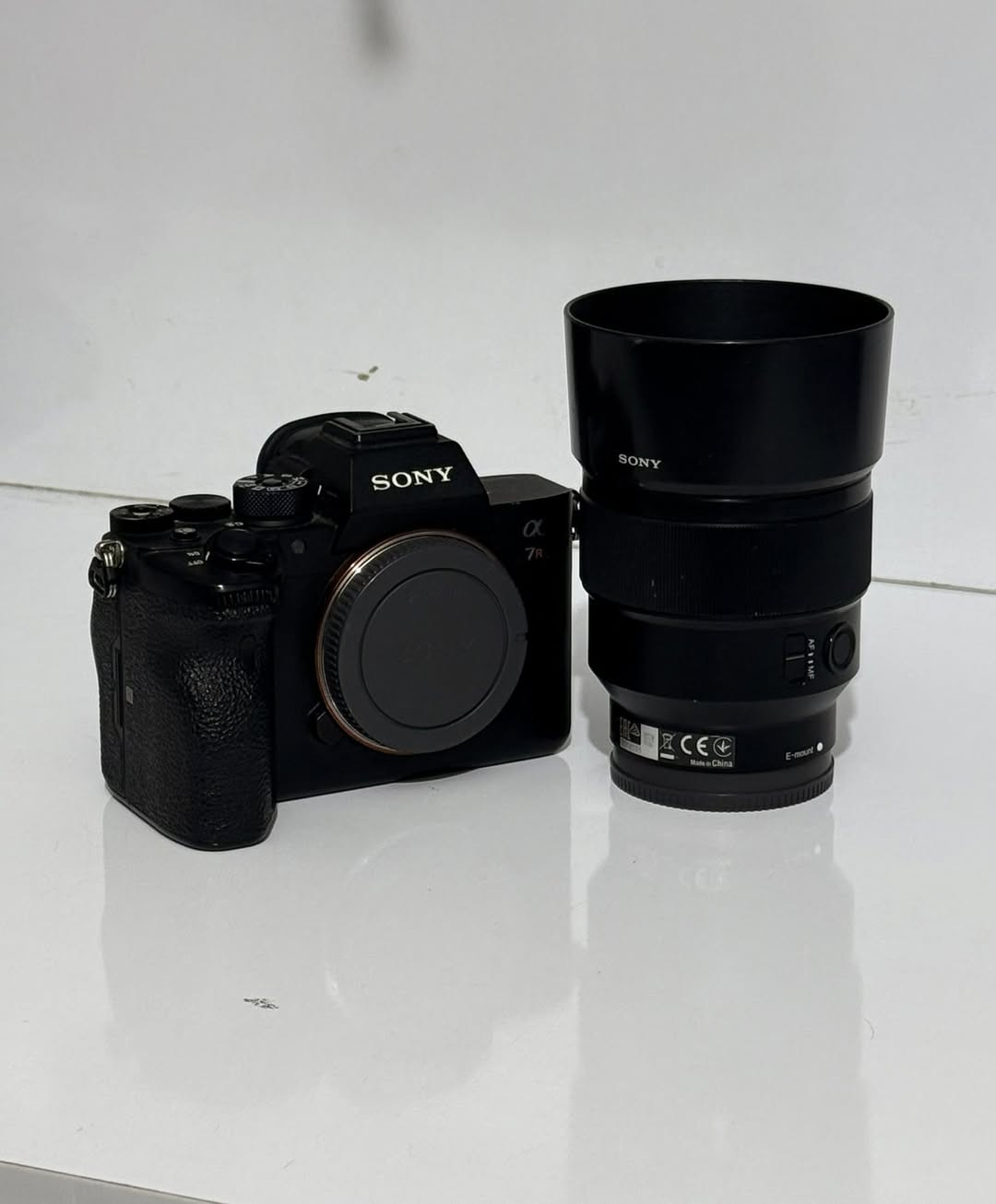 السلام عليكم
سوني A7R4 للبيع
نظافة99‎%‎(الشتر 32k )
السعر مليونين و100

عدسة سوني 85 فتحه 8.1 
السعر 500 الف 
للاستفسار اكثر يرجى التواصل على الرقم 
***********
