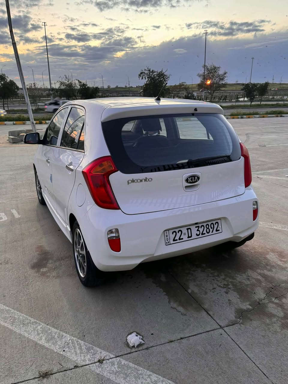 كيا بيكانتو خليجي اثنين سويج 2013  سياره بدون صبع بى اربعه مكان بارد مكينه كير شرط مامفتوح سياره مابيها نقص جاهز من كل شي ماشي ٧٠ كيلومتر. سياره باسمى شرط تحويل غرامه دفتر بنزين موجود سعر88 بي مجال بسيط مكاني كركوك 
*********** كركوك, العراق
