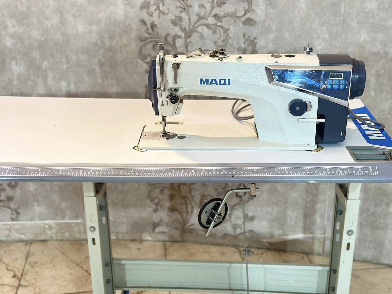 السلام عليكم 
مكائن خياطة مستعملات  شغالات ونظيفات بصورة عامة مال ورشة خياطة سابقاً وما اشتغلن من فترة جانن مخزونات والاسعار مناسبة المكائن المتوفرات : 
1. مكينة اوفر صناعية جاك عدد واحد 325
2. مكينة اوفر صناعية جاك اللون ازرق عدد واحد 325
3. مكائن خياطة صناعية ماگي عدد ٣ الوحدة 275
4. مكينة كبس دكم صناعية درجة اولى 425
5. ومتوفر ايضاً قماشات رجالية وعسكري و خيوط لون نيلي جويتي وبرتقالي وجوزي وبنفسجي كميات جبيرة 

العنوان بغداد حي الخضراء العامرية والاسعار بيهن مجال بسيط وتتدللون بالخدمة 
التواصل على الواتس اب او على الخاص : ***********
