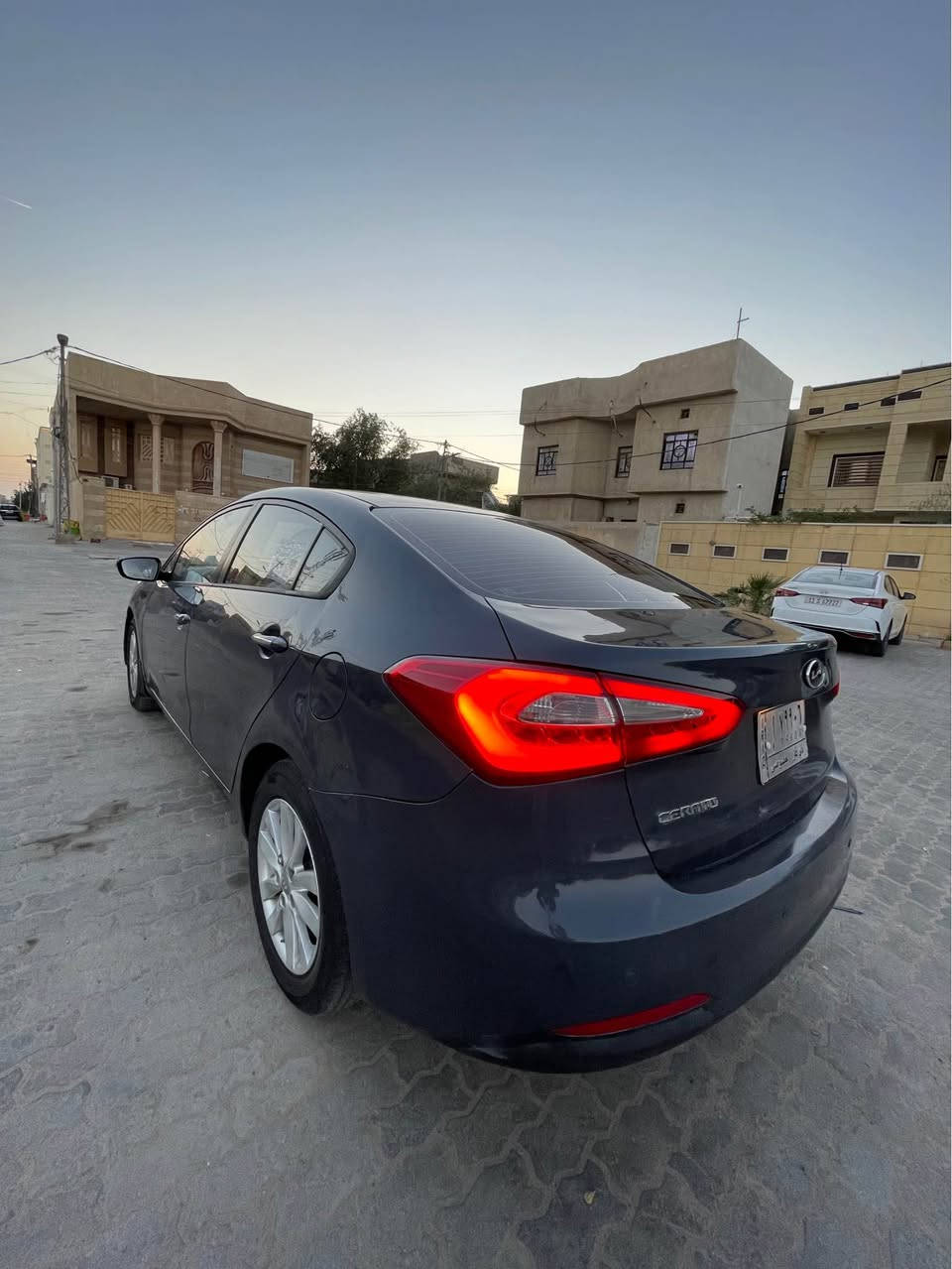 للبيع كيا سيراتو موديل 2016 وارد خليجي بصره تحويل ثاني يوم سنويه 27 مواصفات نص فول مراسات شفط تحكم ستيرن جهتين شاشه كامره لايت خلفي LED شياره جديده وجاهزه مابيهه اي نقص محرك 1600 دوش كير تبريد حداده تخم تاير كله جاهز ماكو اي نقص ابد السياره كفاله من الضربه والتبديل بيهه صبغ حزام جماليه اثر شخوط ودحجات ماكو اي حادث قوي السعر 102 وهاذا رقم صاحبهه *********** البصرة, العراق
