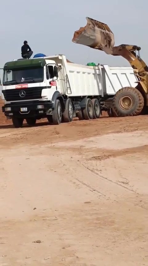 للبيع قاطرة ومقطوره كفاله عامه


**إذا كنت صاحب هذا الإعلان وتريد حذفه لأي سبب، رجاءا أرسل رسالة إلى الدعم الفني**