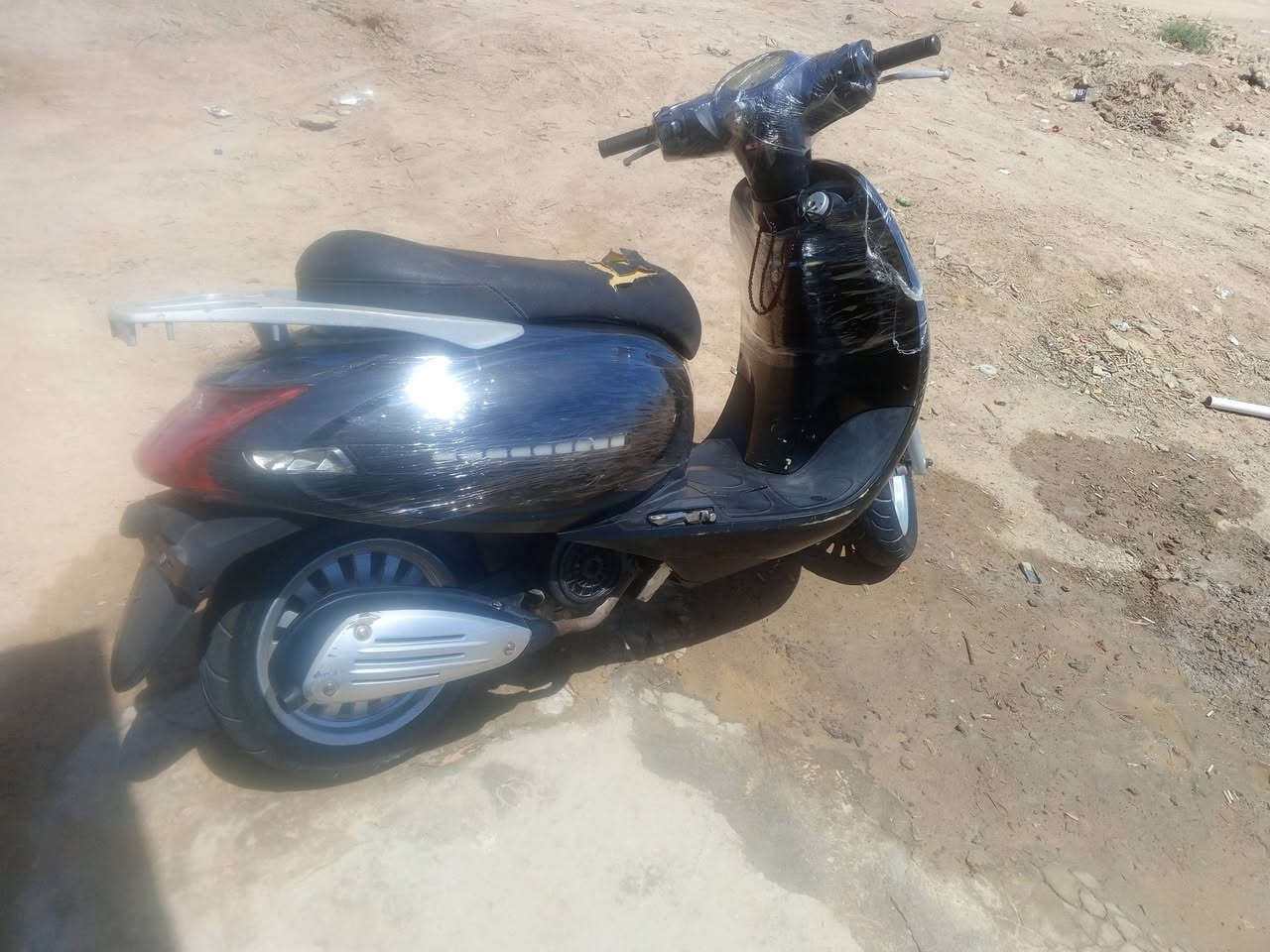 دراجه للبيع كلها شغاله سيف محرك مفتوح معده بس والفات تخم تاير الدراجه دراجه يتصل علي على*********** مكاني واسط بالوافدين على طريق الدجيلي يم الملعب
