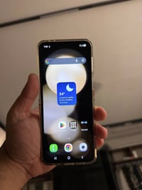 سامسونك z flip 5 بدون ملحقات فقط كفر يجي ويا لون ابيض مغلف الجهاز كله ...