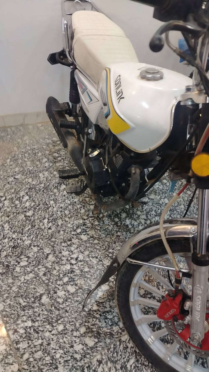 السلام عليكم
إيراني سونلك ٢٠٢٥
دراجه لون ابيض
شغاله اي نقص مابيها السعر ٦٩٠  وبيها مجال
للتواصل ***********
