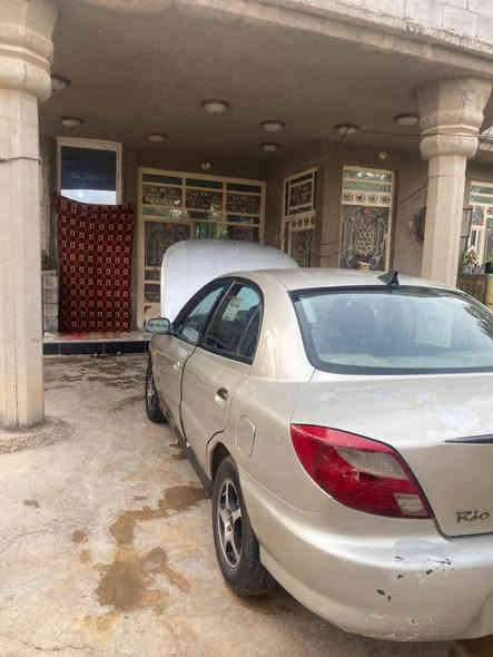 سلام عليكم سياره كيا ريو 2001كامله اي نقص مابيه مصبوغه عام  اي ضربها مابيه السياره وتحويل ثاني يوام رقم *********** السعر 38 وبيه مجال
