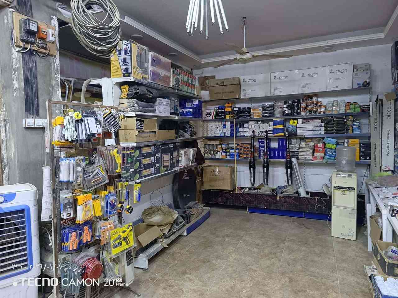 السلام عليكم محل كهربائيات وانشائيات متكامل المحل مفتوح من ٢٠٠٨ البيع عدم التفرغ بسبب الدوام الي يريد التفاصيل يراسلني وأتساب ع الرقم *********** أو الاتصال 
الموقع الديوانيه شارع الوكفه القديم مقابيل مجمع رموش مقابيل مطعم سليمانيه القديم السعر 20 وبي مجاال مع البضاعه الي بي كلهه مسواك جديد
