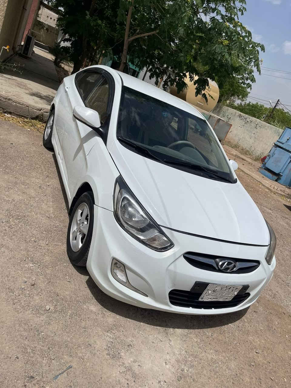 اكسنت ٢٠١٥ خلجيي بغداد
١٦٠٠ دبل قطرة 
شاشة كاميرا خلفية ايرباك
مابيها شي مبدل 
معدل عالبارد وصبغ للطخات قليل كلش وعالسونار
ماشية ١١٩
مكان السيارة ديالى/ بعقوبة
السعر شدة وبيها مجال جدا بسيط
*********** 
صاحب السيارة
