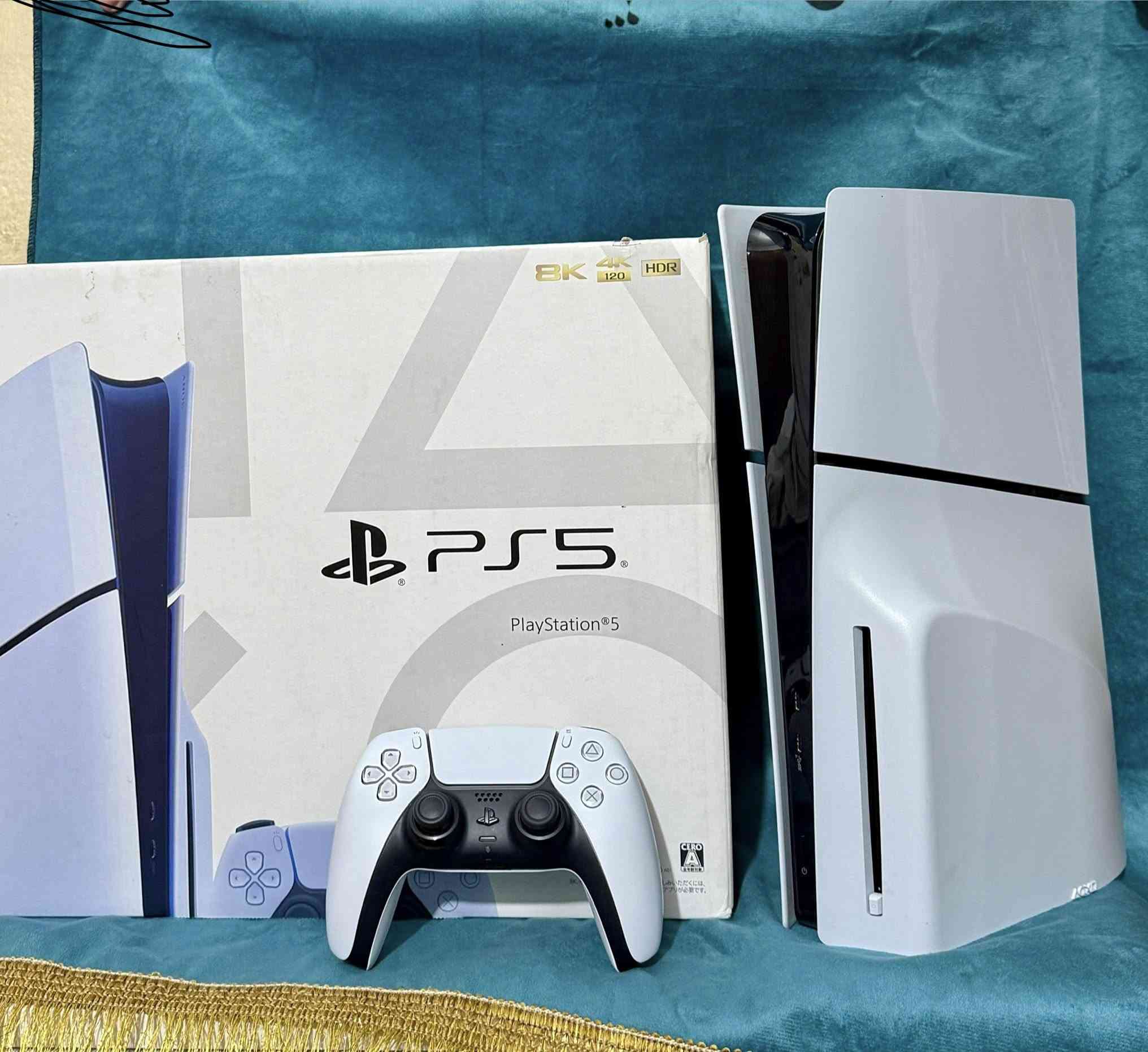 السلام عليكم بلي 5 سلم هارد 1 تيره مع ملحقاته الاصليه  سعره 610  الرقم ***********
