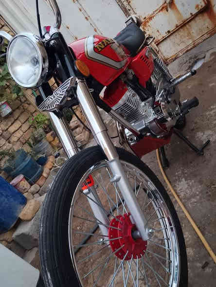 سلام عليكم دراجه للبيع صاله 15 يوم من تعمرت مابيه اي نقص شاصي برفاز وراق صولي سعر خاص رقمي ***********
