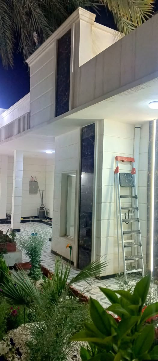 للبيع دار 240متر طابو صرف طابق واحد غرفتين نوم استقبال 7وربع في 4وربع كراج جبير وحديقه البيت كلش حلو  حي العسكري القديم قريب ملعب احمد راضي 300 متر عن الجوازات تقريبا ترميم جديد واجه 13 متر للاستفسار مراسلة الصفحة او الاتصال على ***********  واتساب السعر 185 بي مجال قليل
