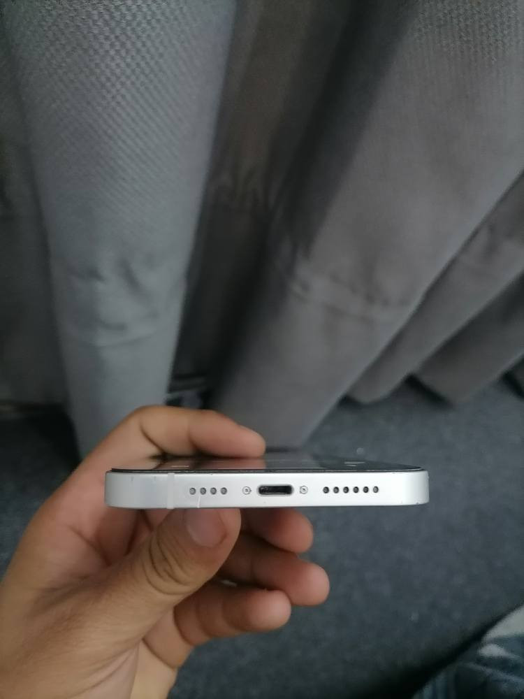 ايفون ١٤ بلاس نضافة ٩٥٪ المسحة ٢٥٦ شريحة الاكترونيا البطارية ٨٣٪ الجهاز ممفتوح ولا مصلح السعر ٦٠٠ تواصل ***********
