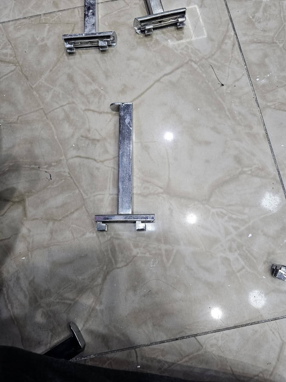 قۆلی جل هەلواسین ٧٦ دانەیە بە ٧٥٠ دینار
*********** وەتس ئەپ
