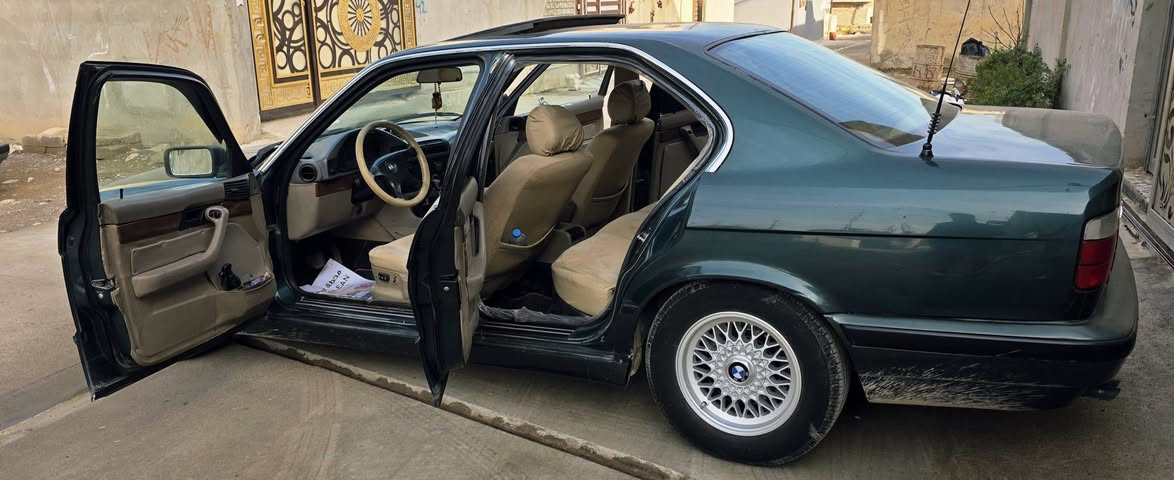 BMW 525i اصل وفصل
كير اوتو محرك كبس لا صرف لا نفخ شرط 
م1992 
سلايد طكتين 
كشنات كهرب داخل صاج 
تبريد ثلج 
مكفوله من الضرر فقط مصبوغ جمالية 
ويل خليه اصلي جديد 
قفل مركزي مع الجامات 
جاهزة وترايك بصره السياره مال جناي بالحقيقه احلى من الصور 
السعر ٦٥ 
للتفاصيل اكثر اتصل ***********
عنوان موصل الايسر
