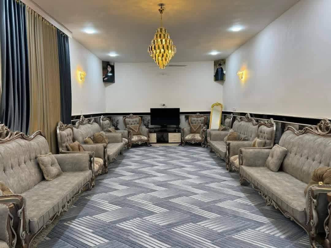 دار للبيع 🏠
زراعي سند 25 كافة الخدمات تبليط / ماء / كهرباء
المساحه 550 متر الوجه 15.5 متر البناء 250 متر طابقين
بناء حديث 2023 يحتوي على 
كراج سياره + حديقه اماميه + حديقه خلف البناء
غرف نوم عدد 5 
مطبخ حار 
مطبخ بارد
كلدور
استقبال 
مجمع صحيات خارجيه + داخليه
زوير الغربي تقسيم حسين مارينا الجديد
شارع زوير - سنجار
***********
