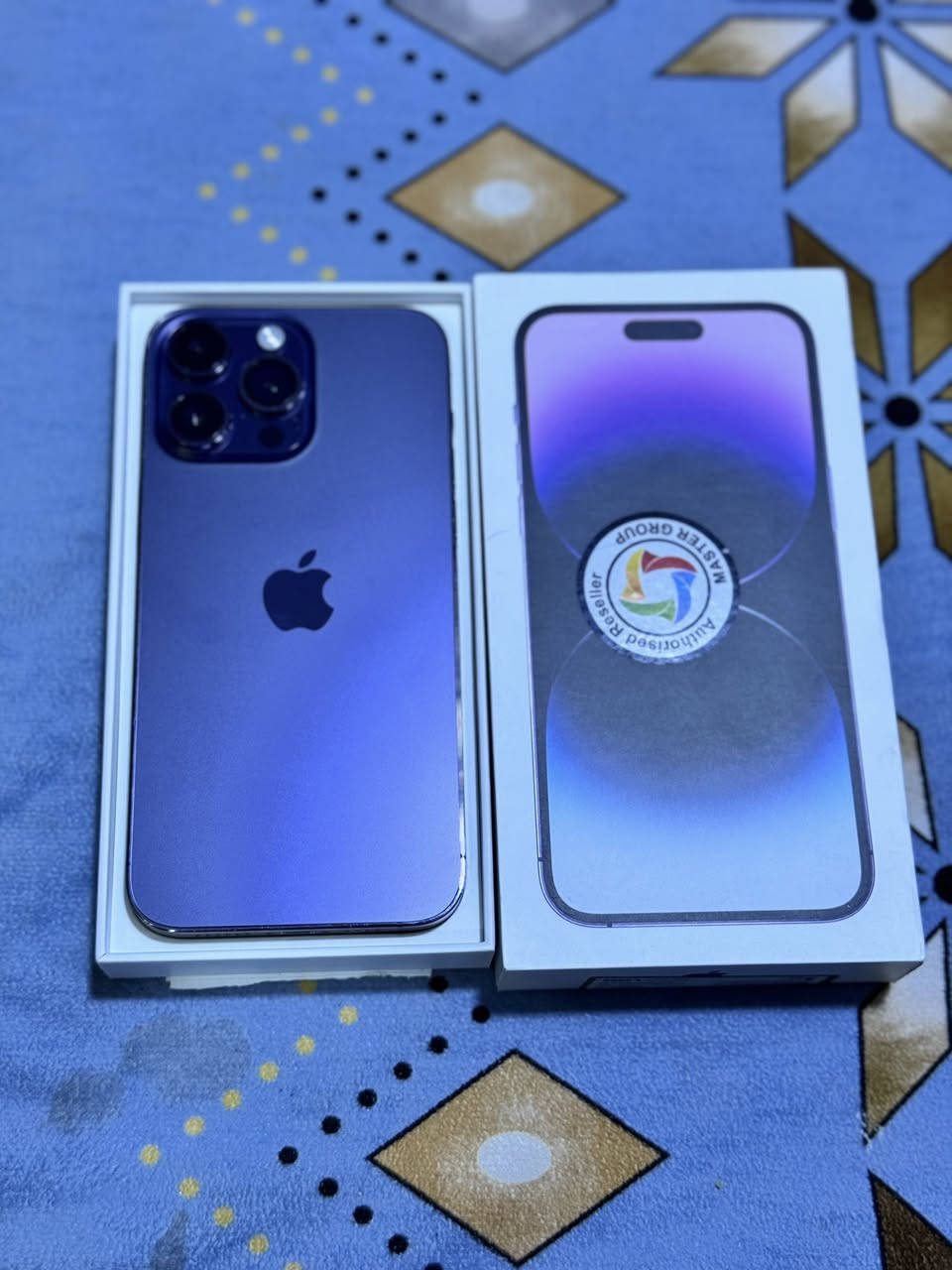 السلام عليكم 14برو ماكس اللون بنفسجي مميز
نموذج M شرق اوسط 

ذاكرة : 256

بطاريه:‎%‎100 مستبدله اصليه انسى الشحن 

الجهاز فقط مستبدل شاشه اصليه اني بدلتها بنفسي مكفول كفاله عامه من كلشي الجهاز 

نضافه الجهاز 95%كلش نضيف السعر 650 وبي مجال بسيط للشراي انشالله🏘️مكاني الحويش☎️للاتصال ***********
