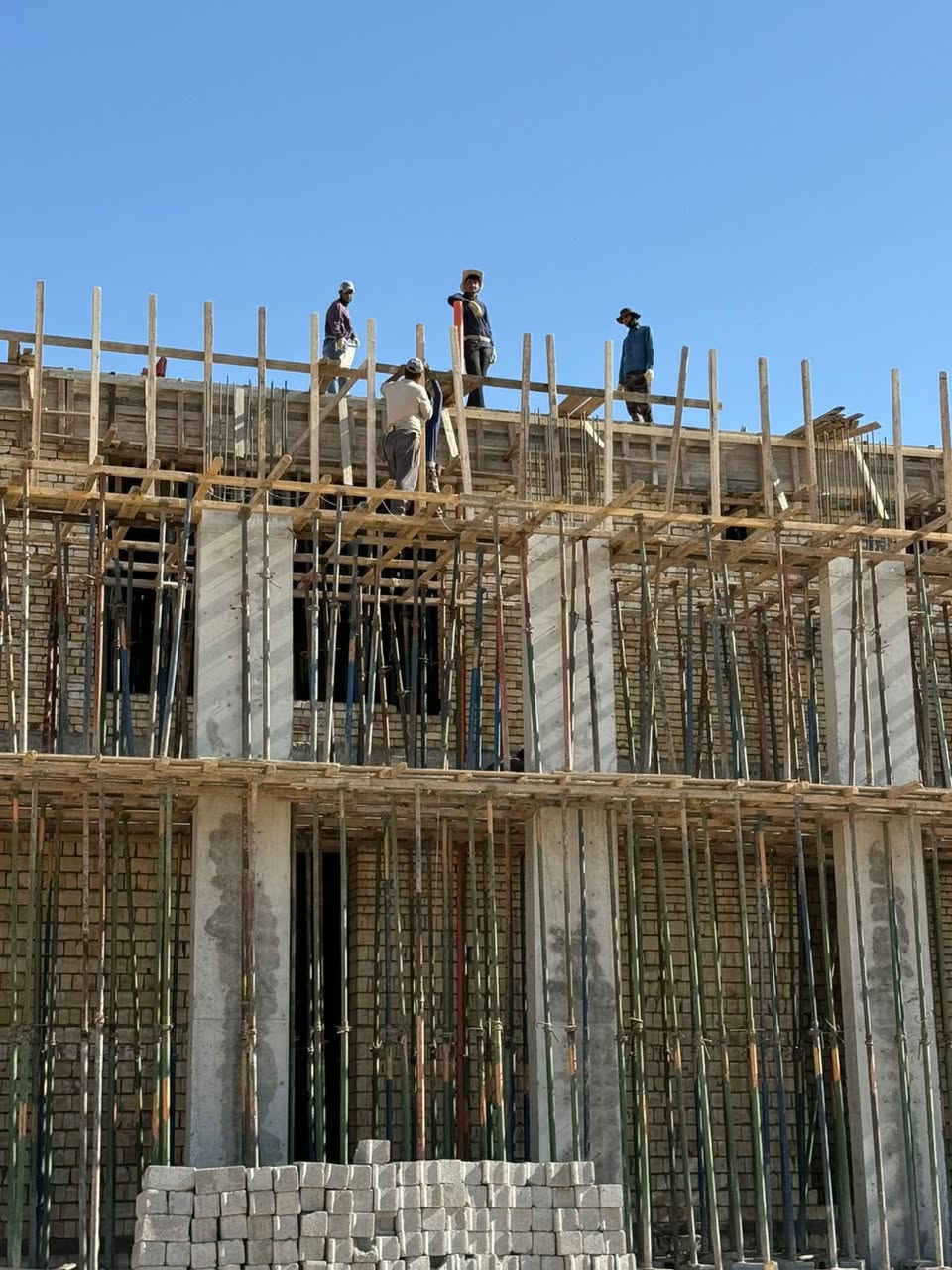 مستعدين لتنفيذ جميع البنايات والمنازل وبكافة المساحات والله خير رازق : اي استفسار الاتصال على هذا الرقم ***********
