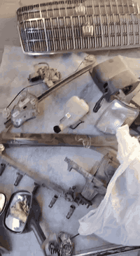 غراض سيارة راس الثور للبيع كلهن ب ٢٥٠ لاف العنوان البصرة الزبير الاتصال (***********)
