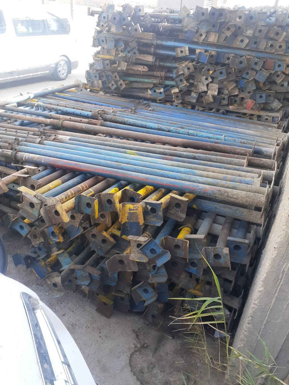 بيع وشراء وتاجير كافة انواع المكائن -المعدات-المواد الانشائية  السكلات(العادية والتركية وكابلوك ) الجكات بانواعها الدنك بانواعها الفخات العادية والرباعية )وشطر صب والبولطات
       *********** مصطفى اللامي 

   *********** مصطفى اللامي
