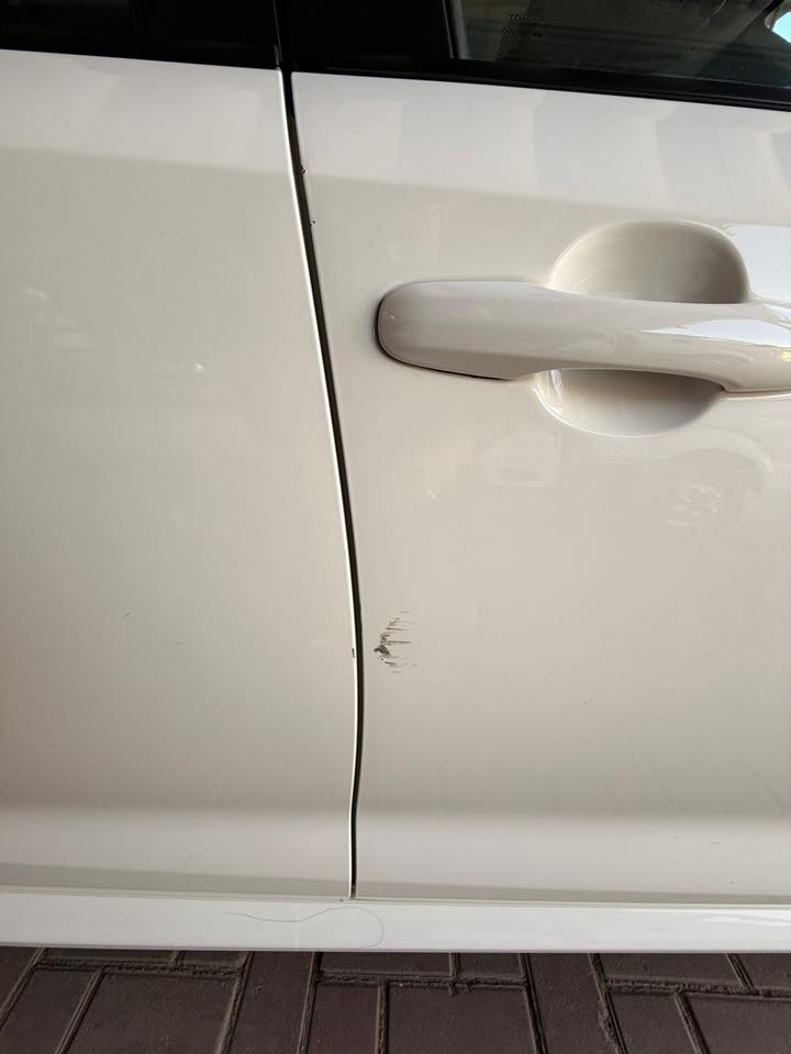 السلام عليكم 
 
كورلا 2024 هايبرد فول 

ما بيها اي نقص ماشيه 32 

وبيها طخه موضحه بل دعاميه الورا 

والباب موضحات بل صور ممسويهن اصلاً 

رقم بغداد للبيع ب 150 وبيها مجال للشراي 

رقم *********** للتواصل واتساب
