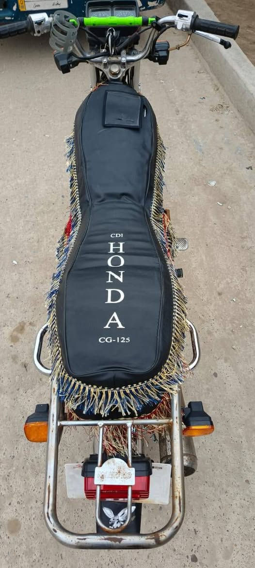 سلام عليكم  
دراجه ايراني 4كير للبيع موديل 2021 دراجه خير من الله عقل رياضي طلكلجات جدد بنزات خلفي جدد كهربائيات كلهه شغاله شلعه خير من الله الدراجه هندر واح تشتغل
السعر 525الف بيه مجال المكان الشعب حي البساتين للستفسار ***********
