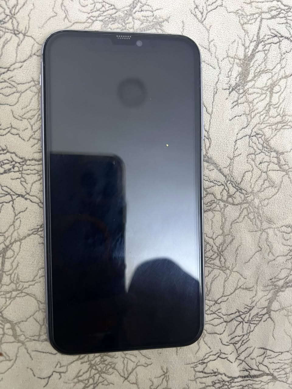 السلام عليكم 
ايفون 11 
128 
بطاريه 90
فقط مستبدل شاشه نوعيه ممتازه 
190 الف 
***********
