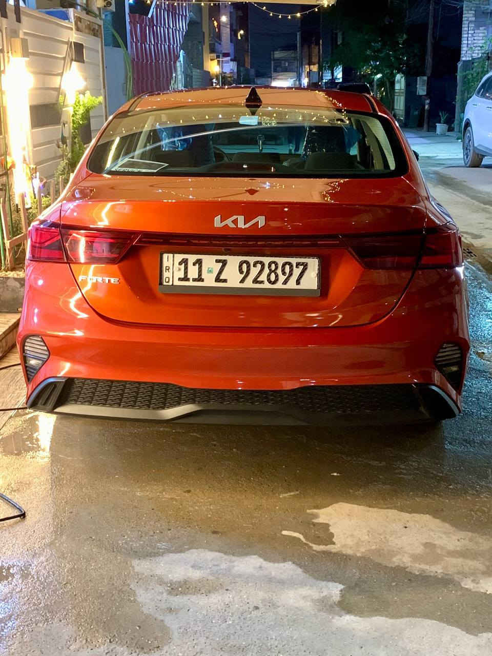 كيه فورتي  مشمشي  موديل 23 ماشيه 45 ميل السياره جديده موصفات السياره رادار تحديد مسار توقف ذاتي اشاير بل مرى حادثه مرفق بل منشور السعر 165 وبيهه مجال 
رقم التلفون ***********
