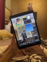 اخوان ايباد 9 ذاكرة 64 الجهاز امانت الله يخبل مبدل شاشة من النوع الجيد...