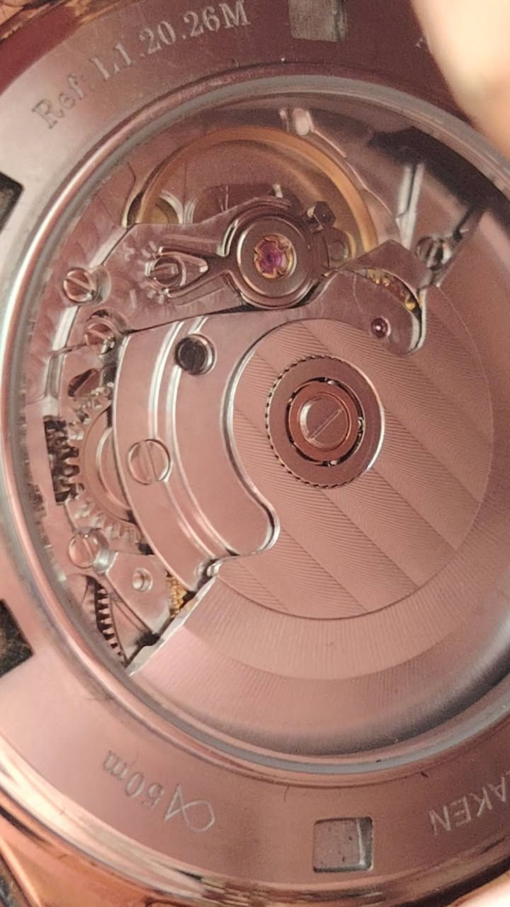 ساعه لوبيني من انتاج شركه سيجول التايوانيه اوتوماتك مجهزه بحركه eta 2824 مستخدم شهر قطر ٤٠ لون كولد روز جدا راقيه زجاز زفير السعر ٢٢٥الف بغداد *********** توصيل لايوجد
