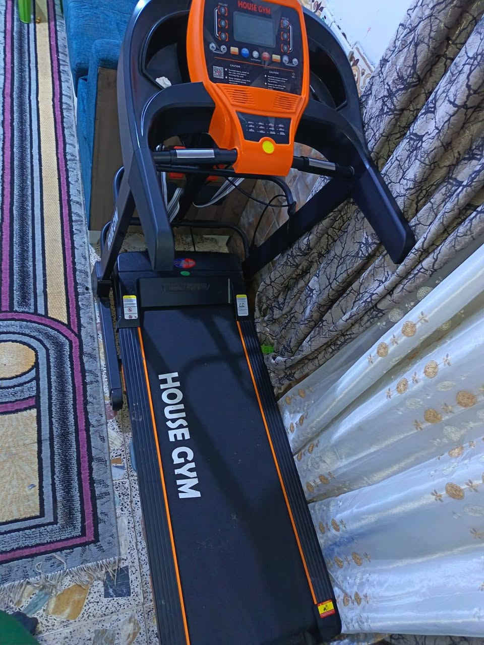 السلام عليكم
جهاز جري للبيع 
فول مواصفات كلشي بي
نضام جبلي حزام حارق دهون كلشي تريده موجود بهذا الجهاز نضام ديجيتال شاشة بي سماعه بلوتوث و اواكس
دبل ماطور يتحمل وزن 155 كيلو أنسب شي للاستخدام المنزلي جهاز بحاله الوكاله ستخدام اقل 20 يوم 
للتواصل واتساب *********** 
العنوان بغداد بسماية
