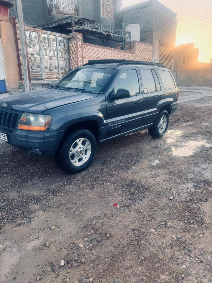 السلام عليكم 
جيب لاريدو 
مديل٢٠٠٠ محرك وكير جدد محورات مال جنون ٦ سلندر توه شادهن
يعني حط راسك ونام رقم جديد  رقم شمالي سليمانية تحويل مباشر 
مكاني بصره قضاء المدينه
رقم الهاتف
***********
***********
