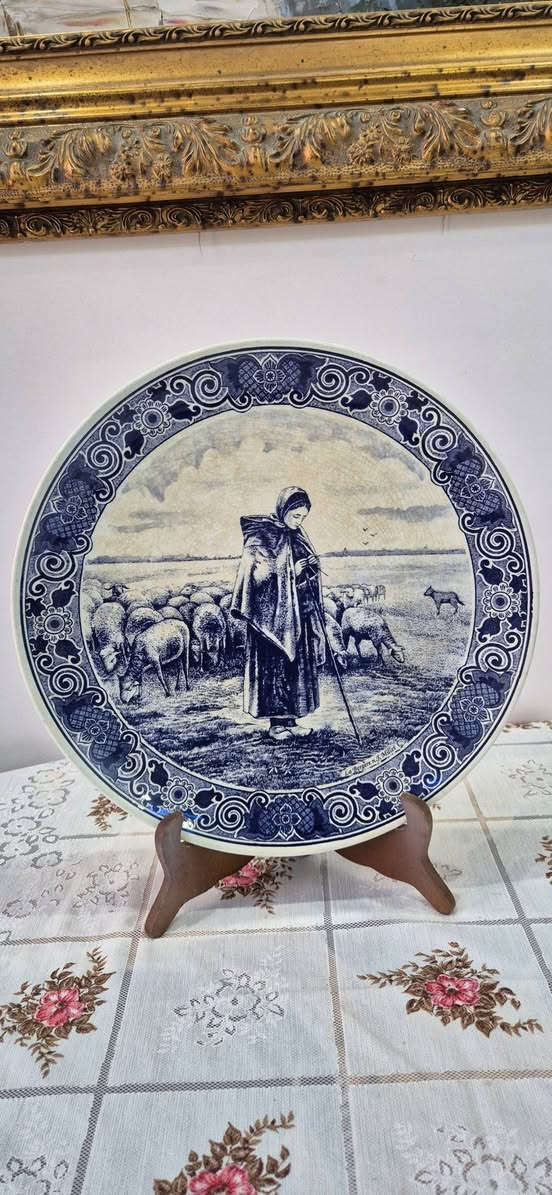 Anciennes Assiettes chemkefa delft de collections décoratives vintage (34cm)


**إذا كنت صاحب هذا الإعلان وتريد حذفه لأي سبب، رجاءا أرسل رسالة إلى الدعم الفني**