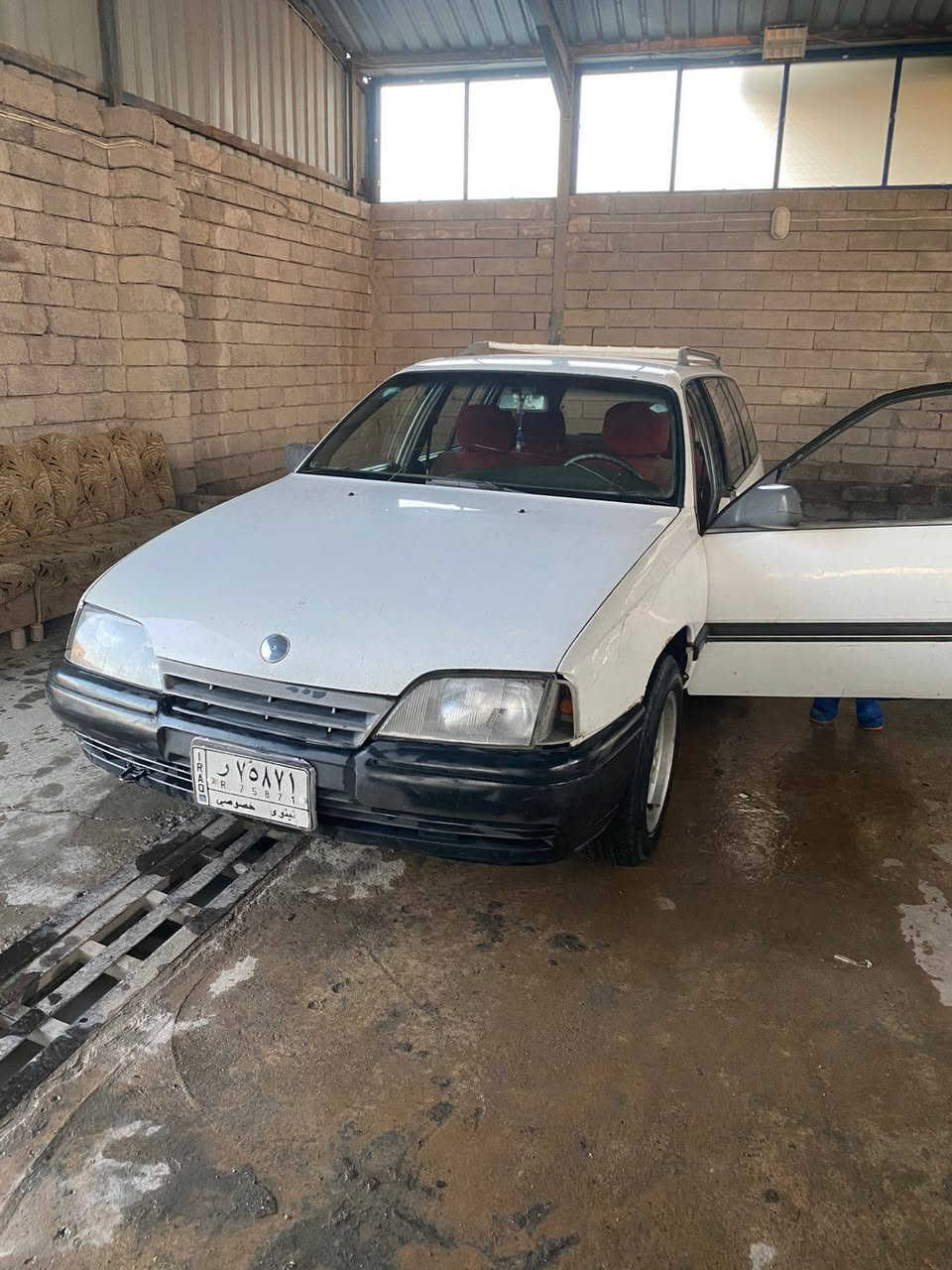 سيارا اوميكه صالون للبيع بدون صبخ محرك لا صرف لا نفخ.كير عادي  رقم نينوا رقم جديد بيها كوبون سنويا جديدا سعرها 25 و مجال الشاري يتصل *********** مكانها موصل بعشيقه
