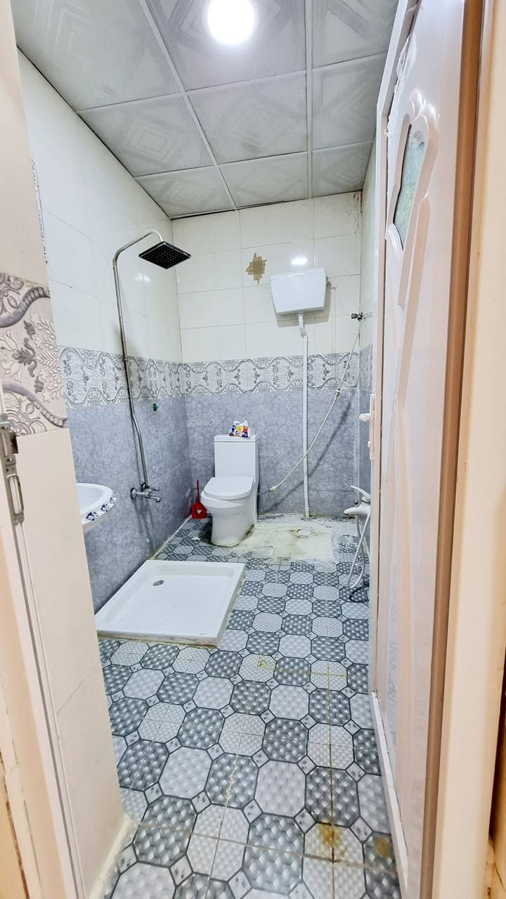 💎  مشتمل ارضي مؤثث للايجار في الجنينة  💎

📍 الموقع: البصرة – الجنينة - قرب السوق
ــــــــــــــــــــــــــــــــــــــــــــــــــــــــــــ
🔰 #التفــــاصيل 
▪️ صالة
▪️ غرفتين منام 
▪️ مطبخ
▪️ صحيات 
▪️ طارمة صغيرة وحمام خارجي
ـــــــــــــــــــــــــــــــــــــــــــــــــــــــــــ
💰 الإيجار الشهري/  750 الف 💰

📱 واتساب / اتصال: 
🏢 𝟬𝟳𝟳𝟬𝟴𝟬𝟵𝟳𝟬𝟭𝟮 – شــركــــــة المـهنـــدس العـقـــــــاريـــة
🏗️ نخبة المهندسين – مكتب مسجّل رسميًا ومعتمد قانونيًا
ــــــــــــــــــــــــــــــــــــــــــــــــــــــــــــــــــــــــــــــــــــــــــــــــــــــ

📍 موقع المكتب: البصرة – حي الأندلس – شارع الجبيلة العام (قرب مدارس الأندلس الأهلية)

📩 نرحّب بجميع العروض والطلبات العقارية (سكنية – تجارية)


**إذا كنت صاحب هذا الإعلان وتريد حذفه لأي سبب، رجاءا أرسل رسالة إلى الدعم الفني**