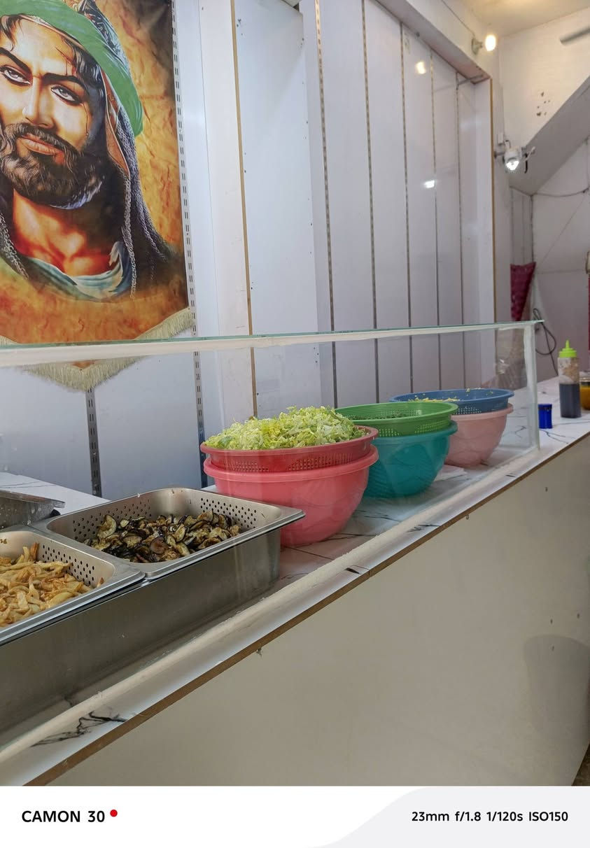 كافتريه كامله من كلشي البيع
ايجار المحل 150 متكامله من كلشي 
سبب البيع التزام 
وبيه خير من الله تطلع مصرفك ومصرف بيتك 
ستفسار ***********
