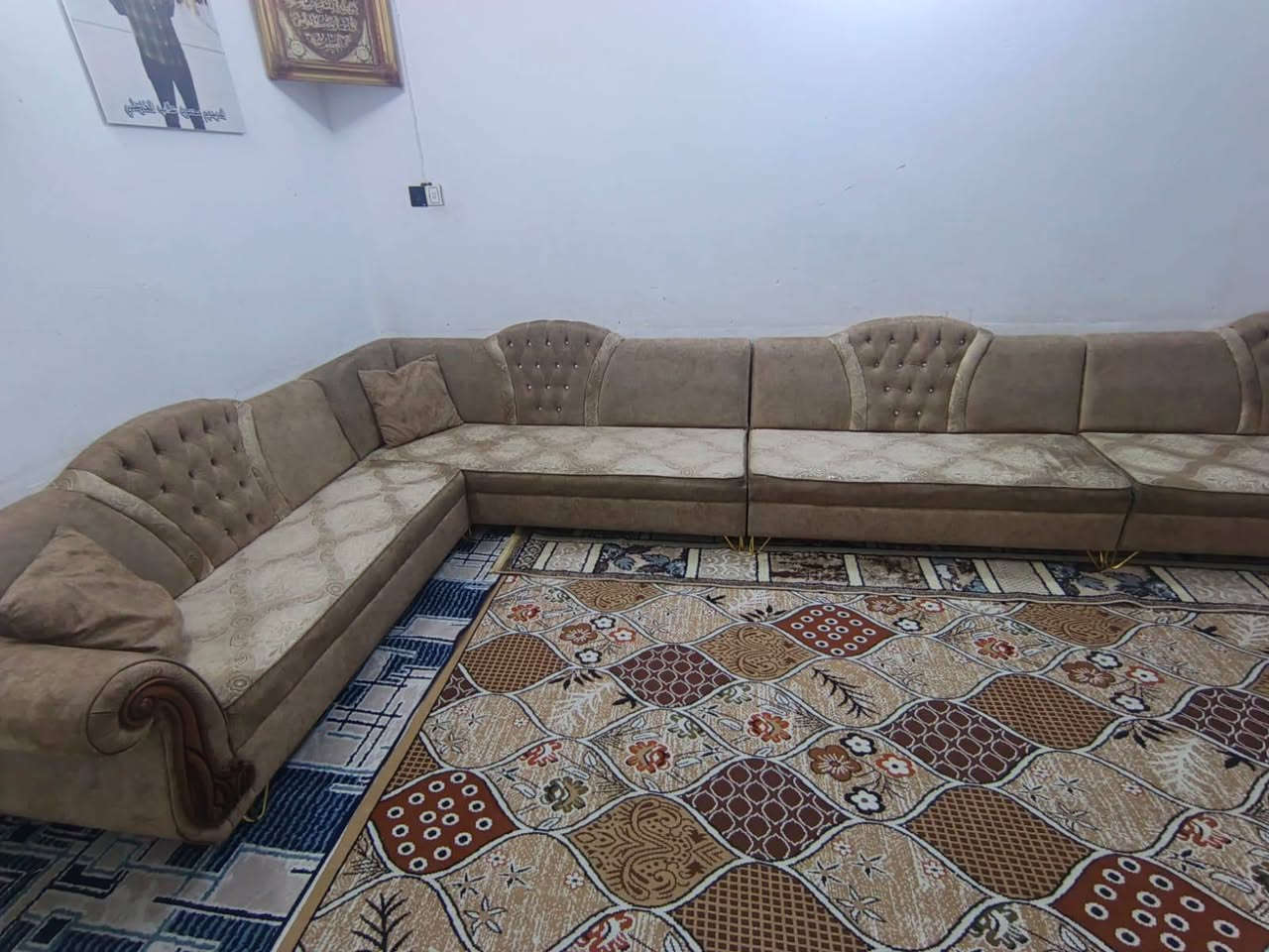 ديوان 14مقعد تسكام وقوي ثكيل تكمه جديد كلش نضيف جد سعره 325يوجد توصيل داخل كربلاء ***********
