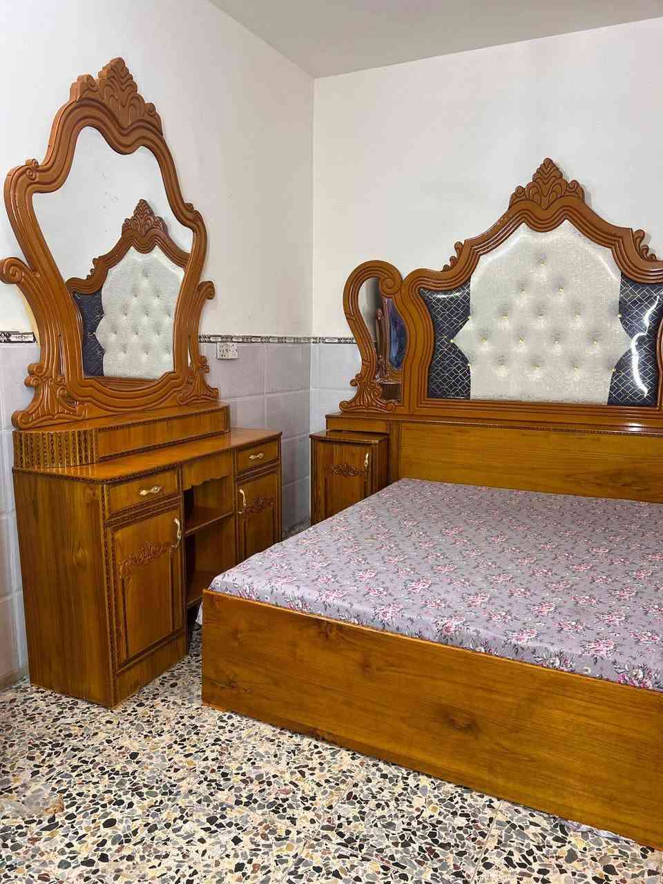 850غرفه خمس ابواب صاج داخل وخارج تفصال اخت جديده مال عرس وزاويه كنتوريه وضهر بلوك مكان بغداد الشعب حي بساتين الاستفسار ع ***********
