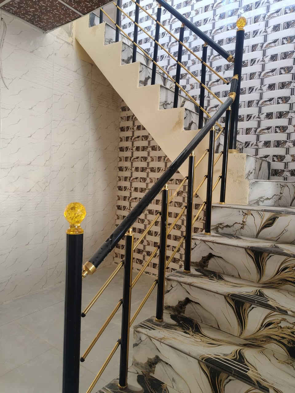 بيت 50مترقرب مجمع سيد اسماعيل 

  بيت جديد شغل درجة اولى 

خدمات ماء ومجاري وكهرباء  عرض الشارع 10م

العنوان كربلاء قرب مجمع سيد اسماعيل السكني

قرب جامعة كربلاء قرب مدينة الزائرين 🛣️

السعر 34 مليون سند ٢٥قرار محكمة مكاتبة مع صاحب الأرض مباشر يبعد عن لامام الحسين اقل ١٠دقائق بلسيارة 

للاستفسار الاتصال على الرقم التالي 

*********** اتصال واتساب 

***********  اتصال واتساب 

يبعد عن لامام الحسين اقل ١٠ دقائق بالسيارة

#عقارات
