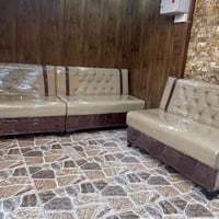 قنفات جلد • ٩مقاعد • مكاتب حلاقة